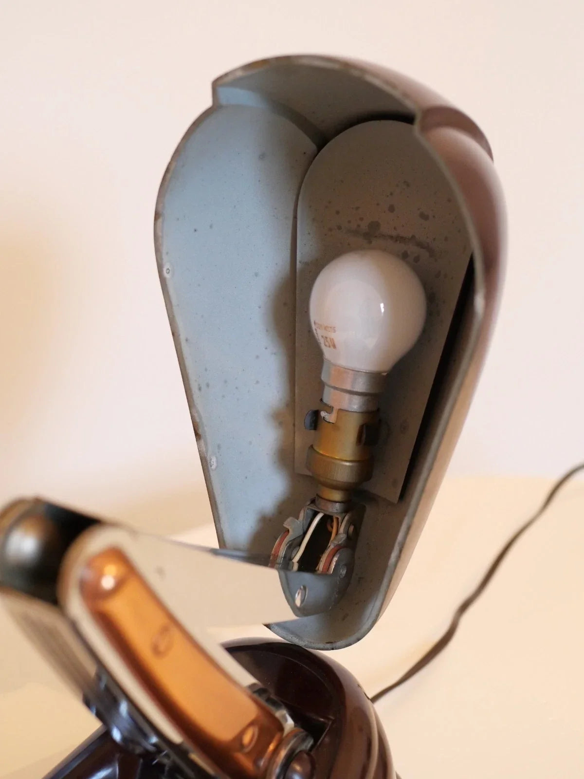 Lampe JUMO "Bolide" en bakélite – Made in France 1945–1950