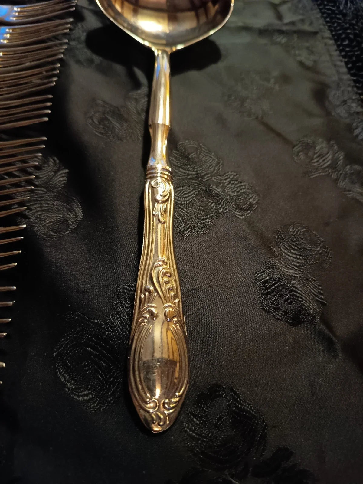 RARE ANCIEN SERVICE STYLE L.XV DE 49 COUVERTS EN ARGENT POINCON
