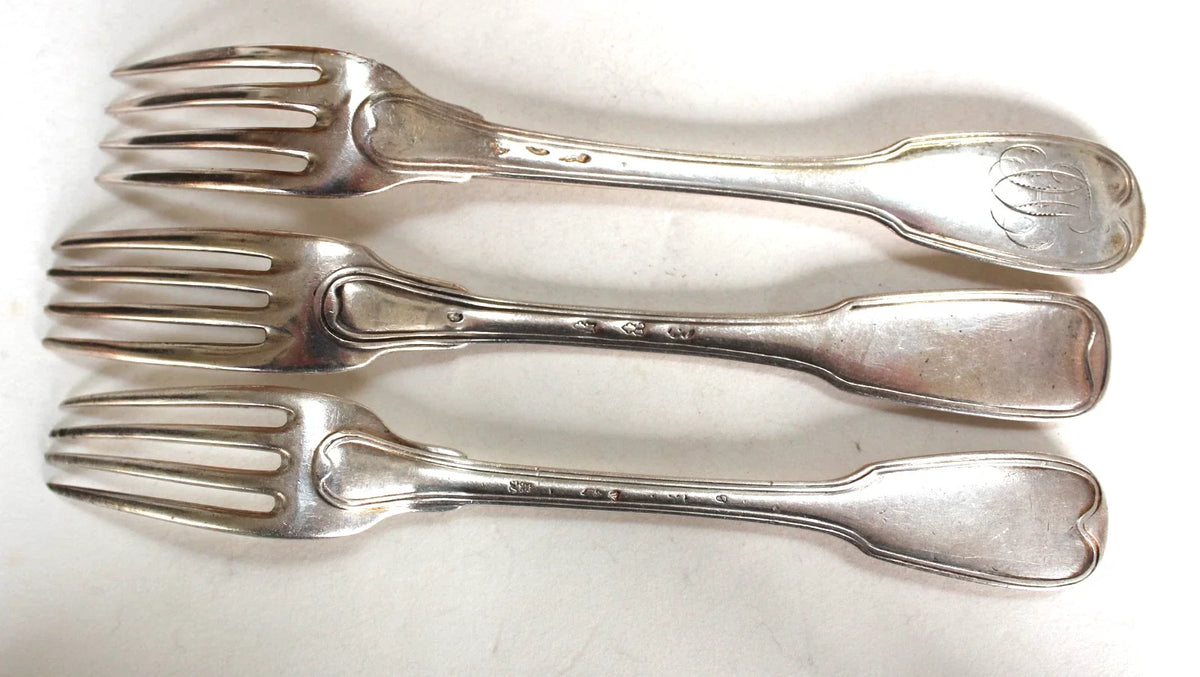 Lot de couverts anciens argent massif XVIII° à la fonte ou à récupérer - 1001 g