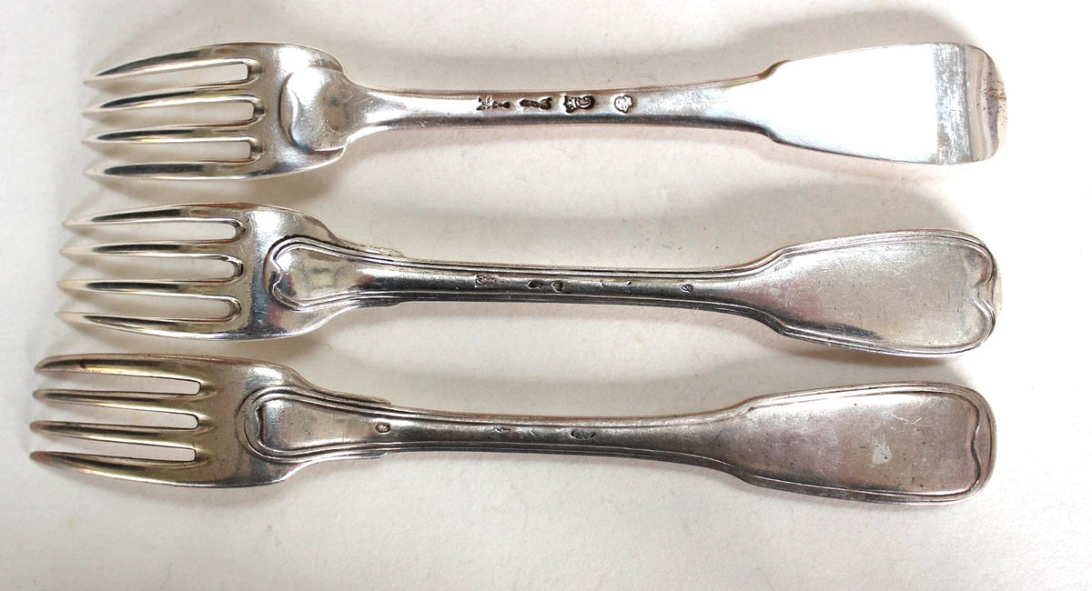 Lot de couverts anciens argent massif XVIII° à la fonte ou à récupérer - 1001 g