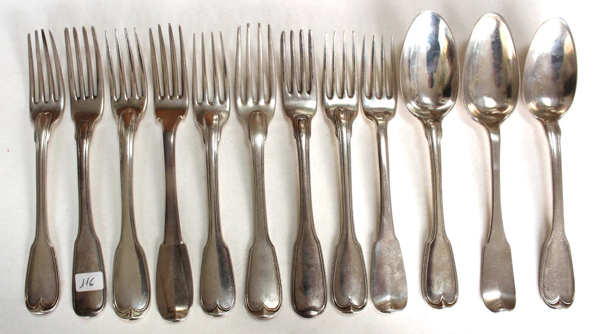 Lot de couverts anciens argent massif XVIII° à la fonte ou à récupérer - 1001 g