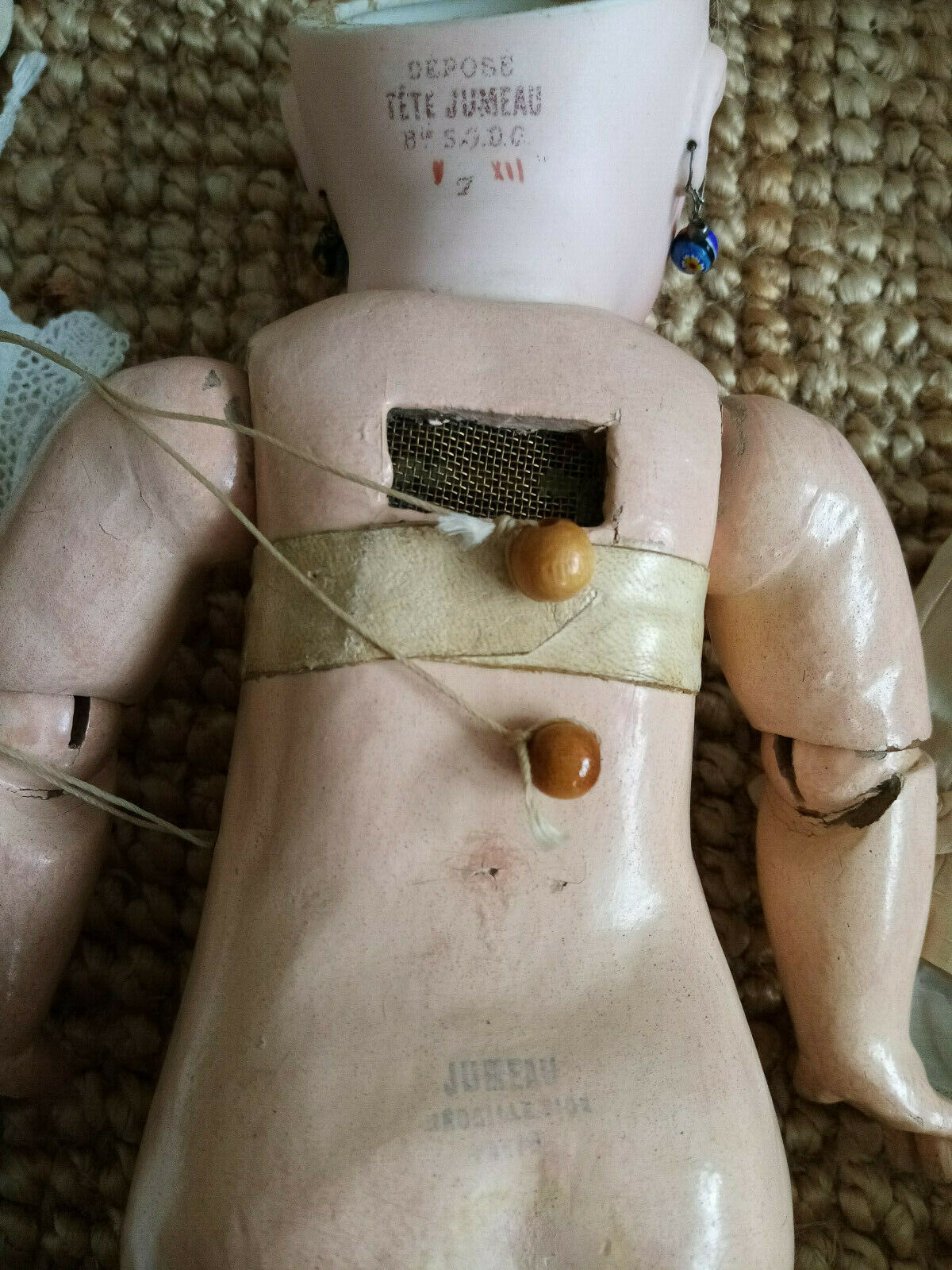Ancienne poupée Jumeau bouche fermée