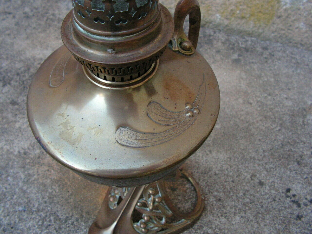 ANCIENNE LAMPE A PETROLE ART NOUVEAU SIGNEE GEORGES LELEU