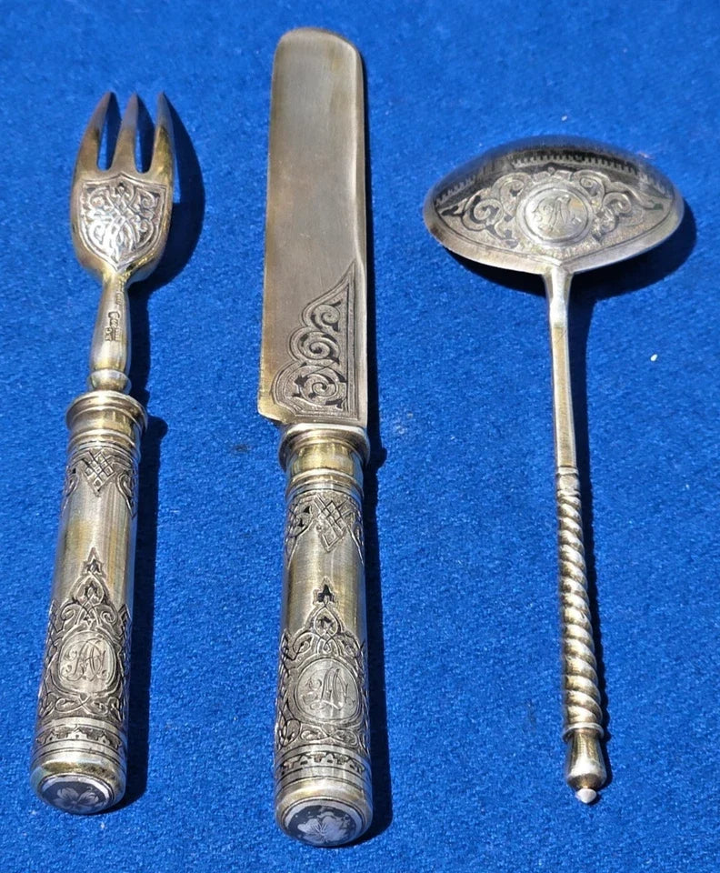 Jolies couverts anciens en ARGENT et VERMEIL RUSSE IMPERIALE NIELLE 84