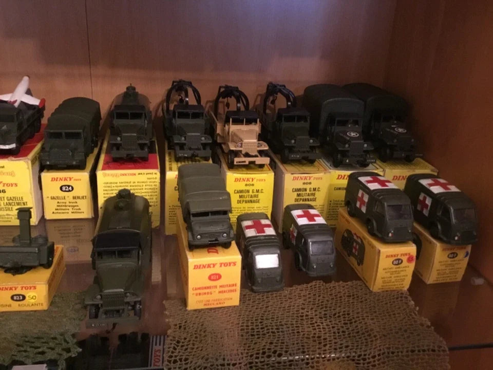 Superbe Collection Complète Militaire Neuve Avec Boîte Dinky Toys