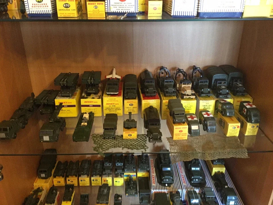 Superbe Collection Complète Militaire Neuve Avec Boîte Dinky Toys