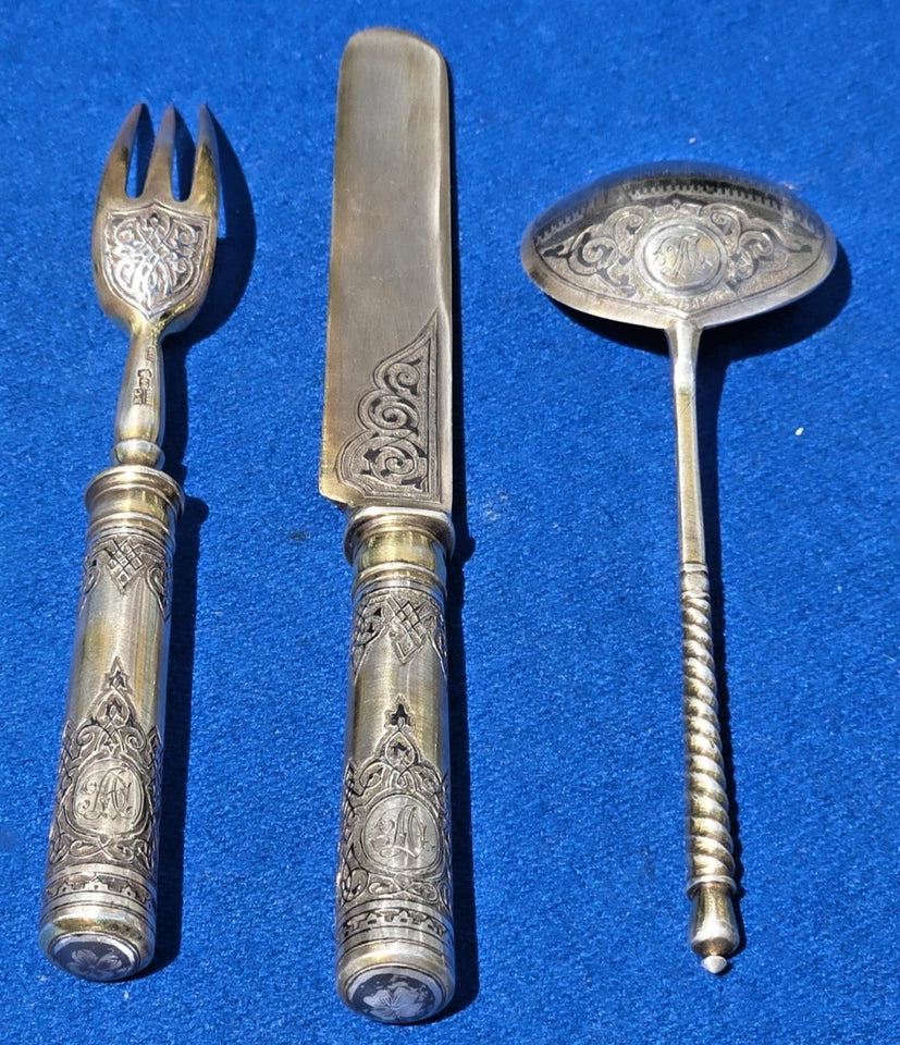 Jolies couverts anciens en ARGENT et VERMEIL RUSSE IMPERIALE NIELLE 84